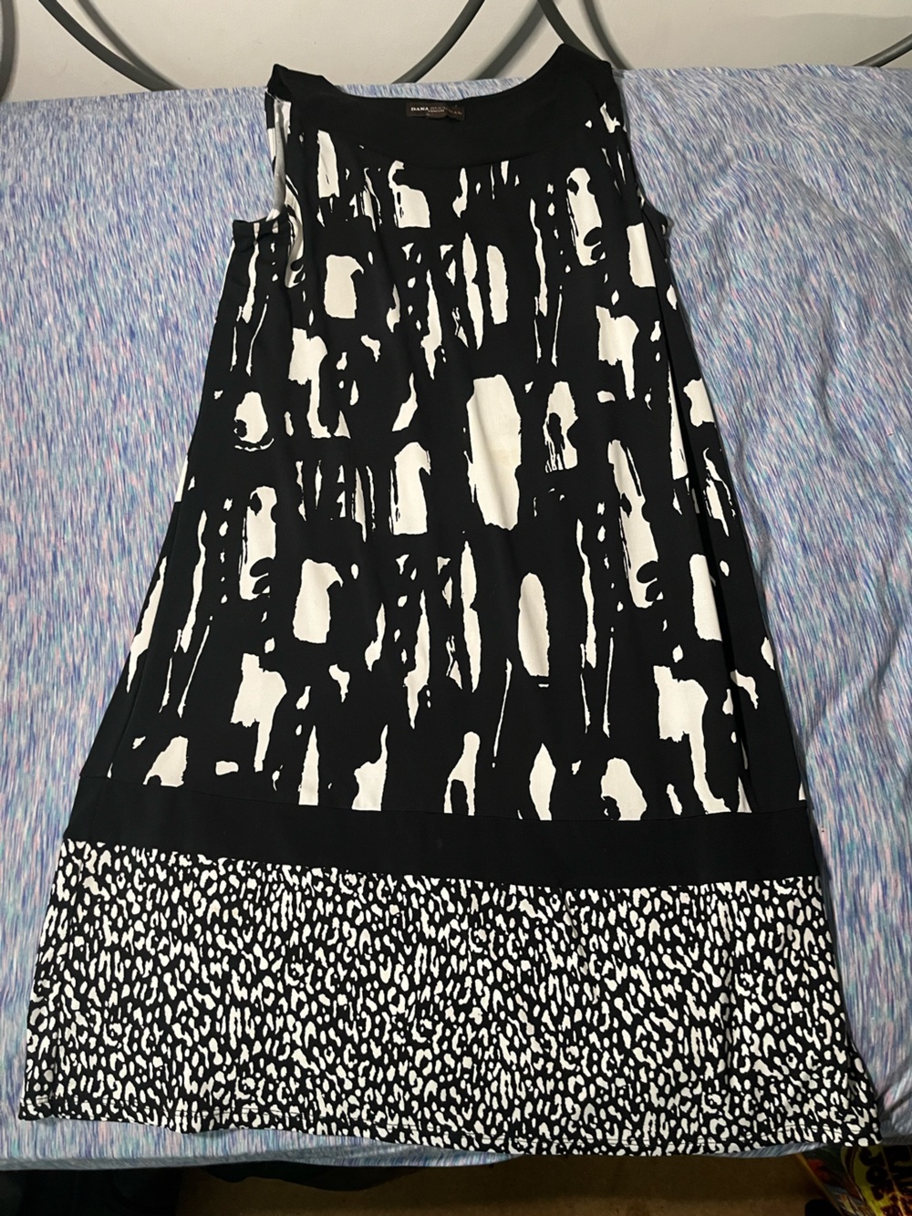 Dana Buchanan sleeveless dress size medium